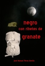 Negro con ribetes de granate