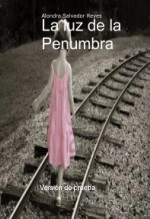 Libro La luz de la penumbra, autor Kathia Zevallos Ortega